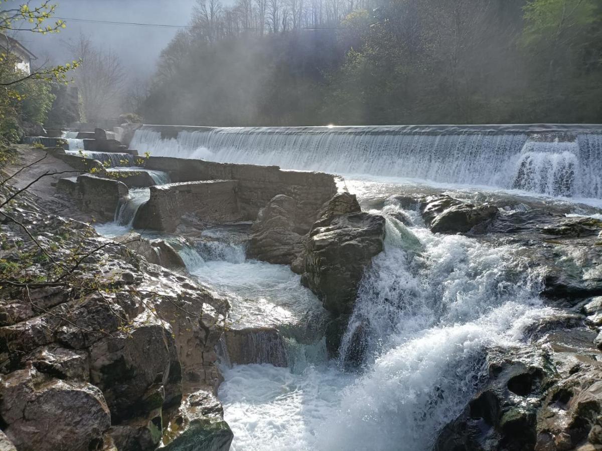 La Salmonera Cangas De Onis Caño Eksteriør billede