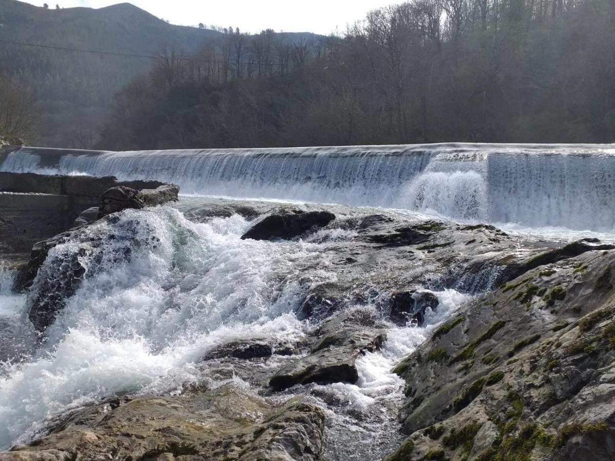 La Salmonera Cangas De Onis Caño Eksteriør billede